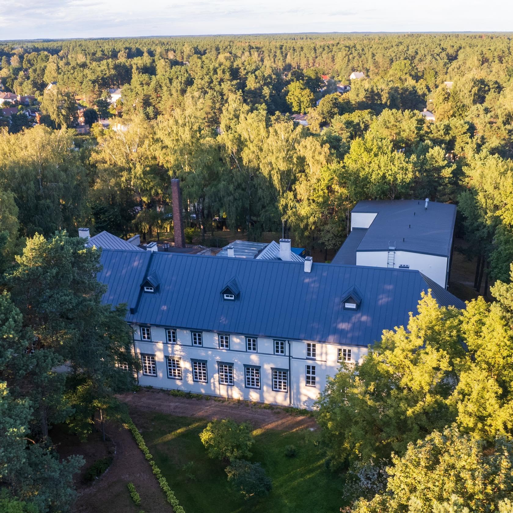 Rīgas Jaunciema pamatskola - skolas ēkas skats no āras